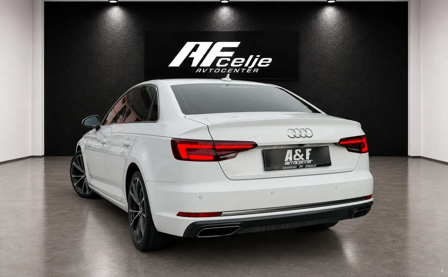 Notranja slika - Audi A4 - 2.0 TDI-AUT-161.000km-S LINE-VIRTUAL-AMBINET-ACC- - 7