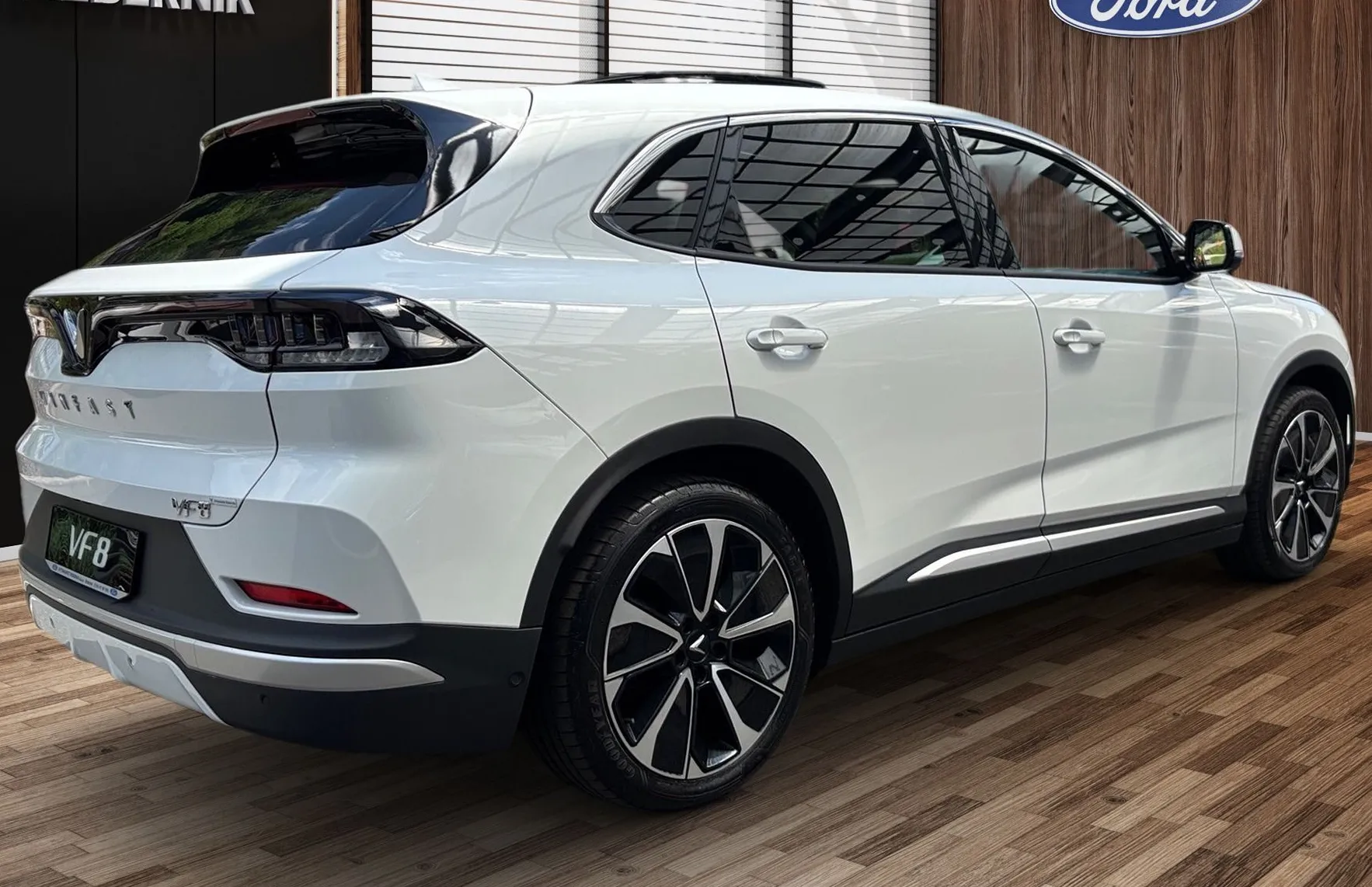 Zunanja slika - Vinfast VF8 - 87.7 kWh AWD Plus408PS AWD-GRATIS POLNILNICA 2 - 4