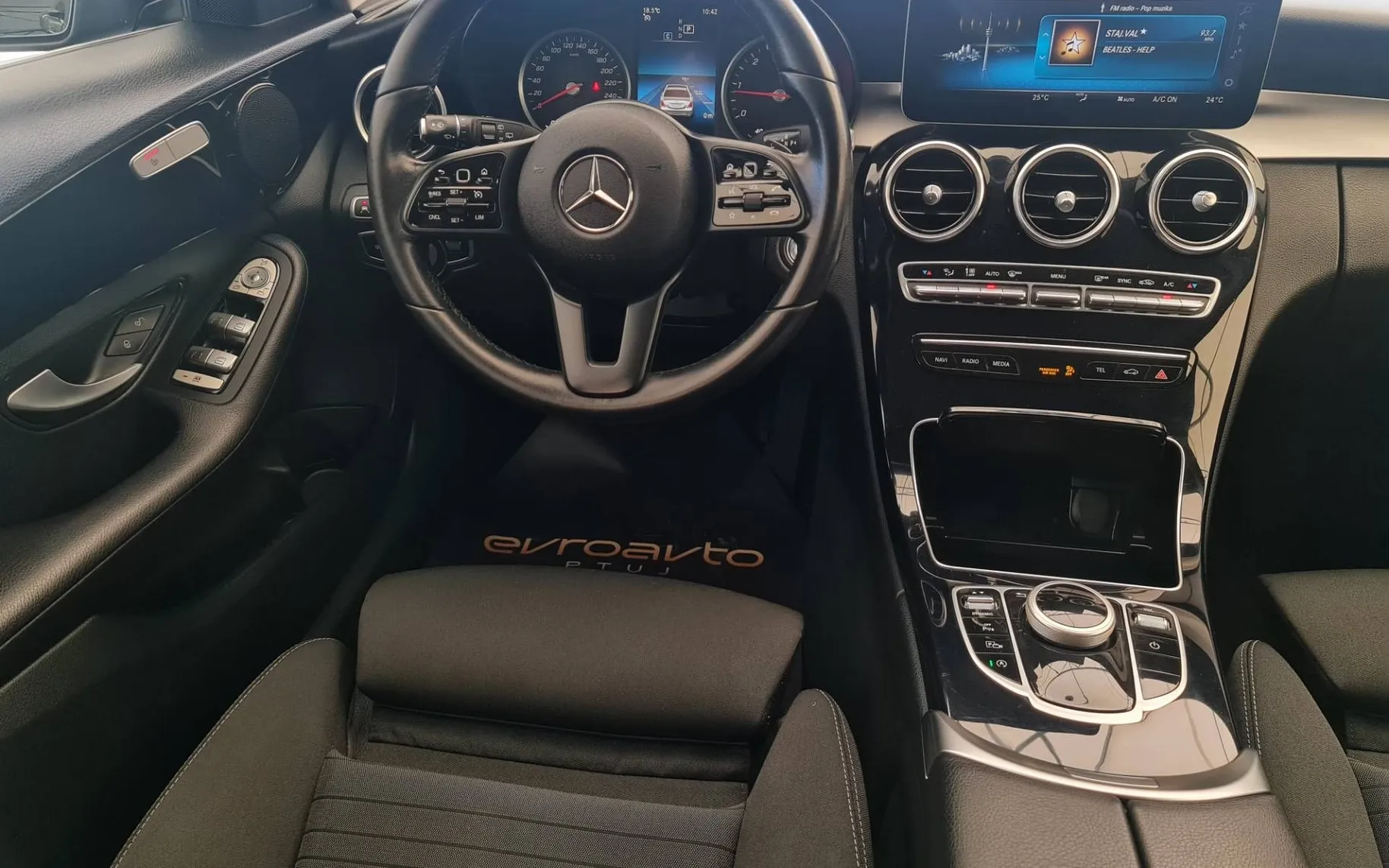 Notranja slika - Mercedes-Benz C-Razred - C 200 d T Avt.Redno servisiran pooblaščen servis.. - 11