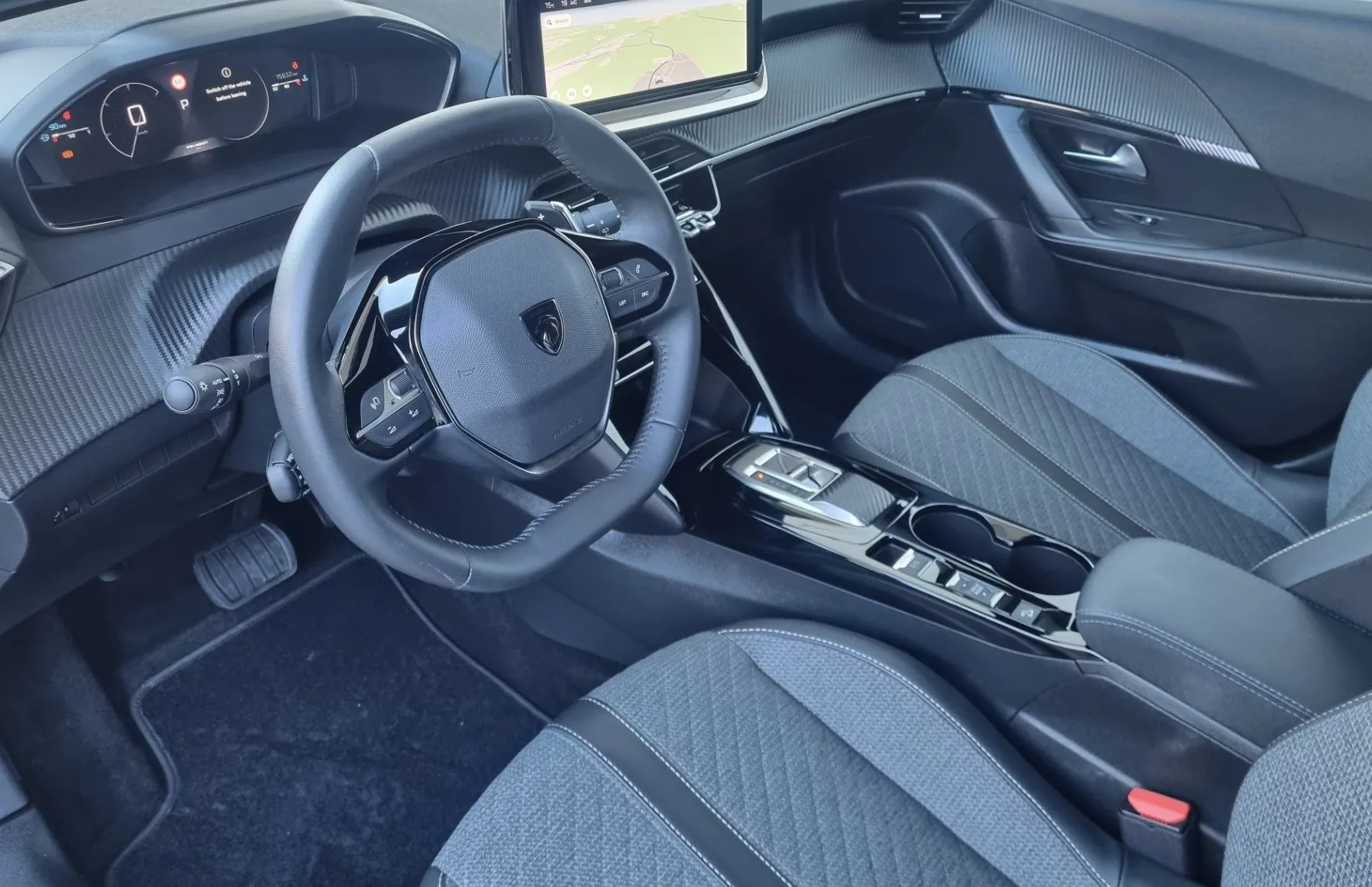 Zunanja slika - Peugeot 2008 - 1.2 PureTech 130 Allure Avtomatik - SAMO 15.632km - 9