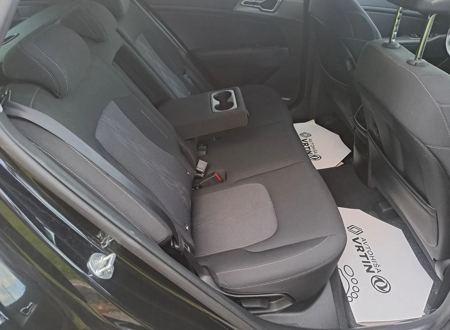 Zunanja slika - KIA Sportage - 1.6 CRDi Style Z ENOLETNIM JAMSTVOM - 9