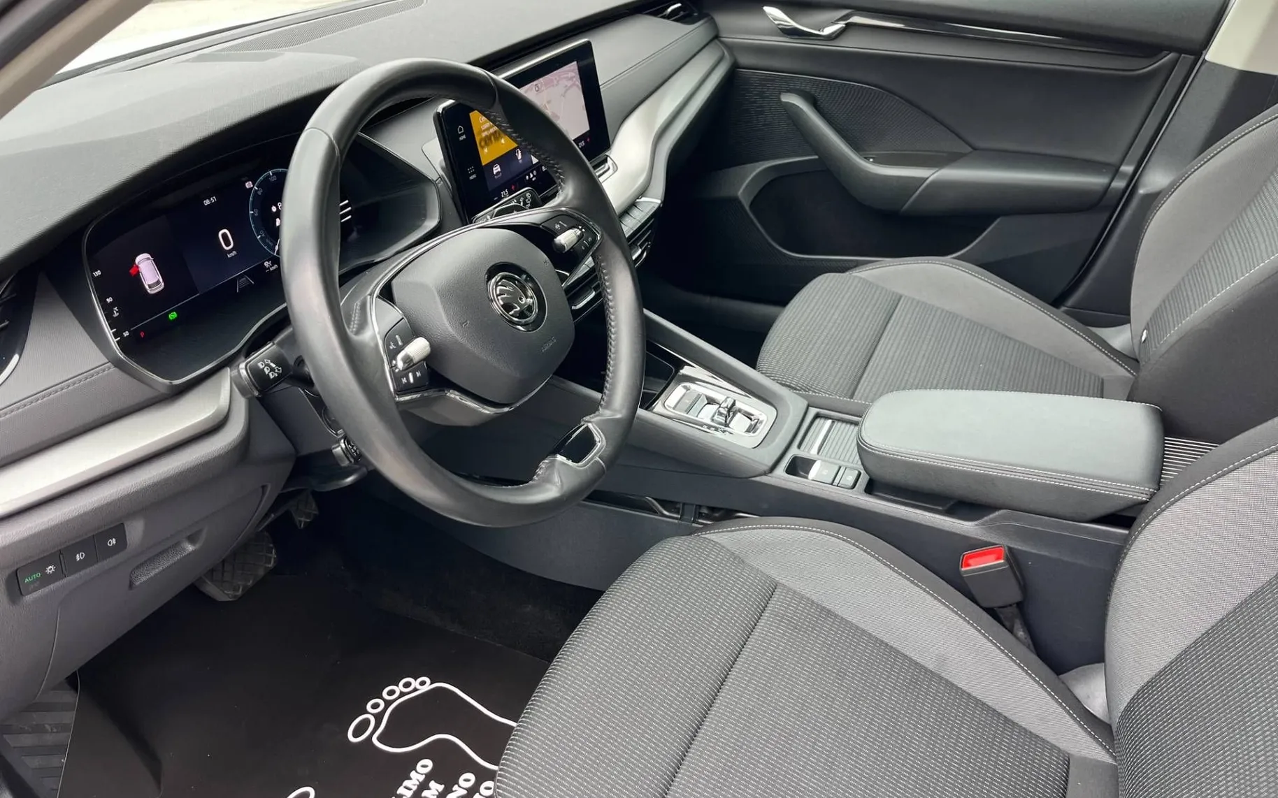 Notranja slika - Škoda Octavia - Combi 2.0 TDI DSG-1 LASTNIK-AU-LED-NAVI-ODLIČNA - 10