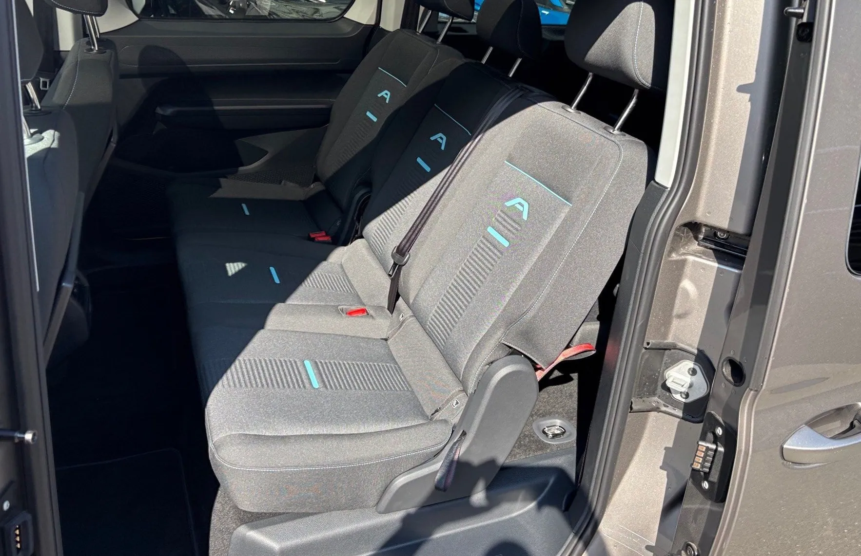 Zunanja slika - Ford Tourneo Connect - ACTIVE 2.0 TDCi 122KM A7 L2 7SEDEŽ-NA ZALOGI - 11