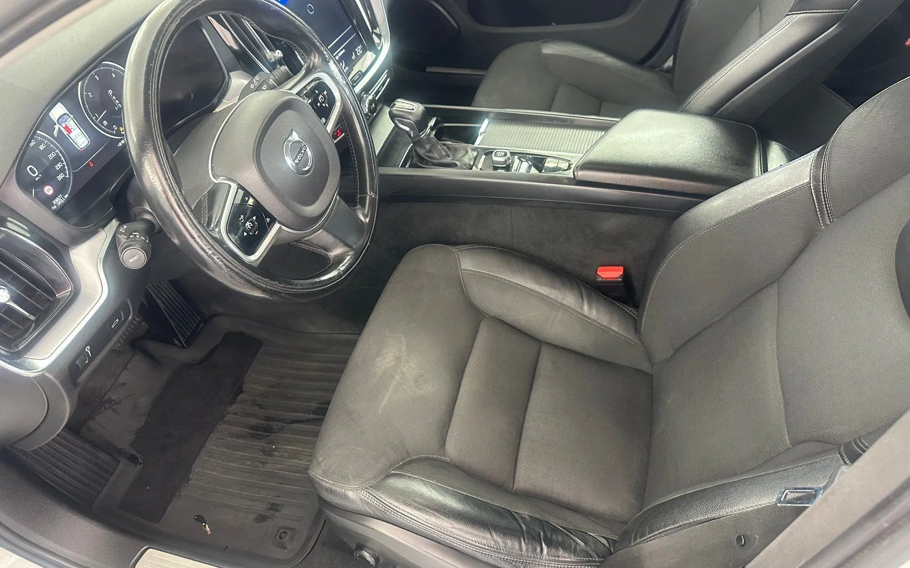 Zunanja slika - Volvo V60 - D3 Momentum Pro Avt+4 ALU.USNJE.NAVI.4X4.TOP - 17
