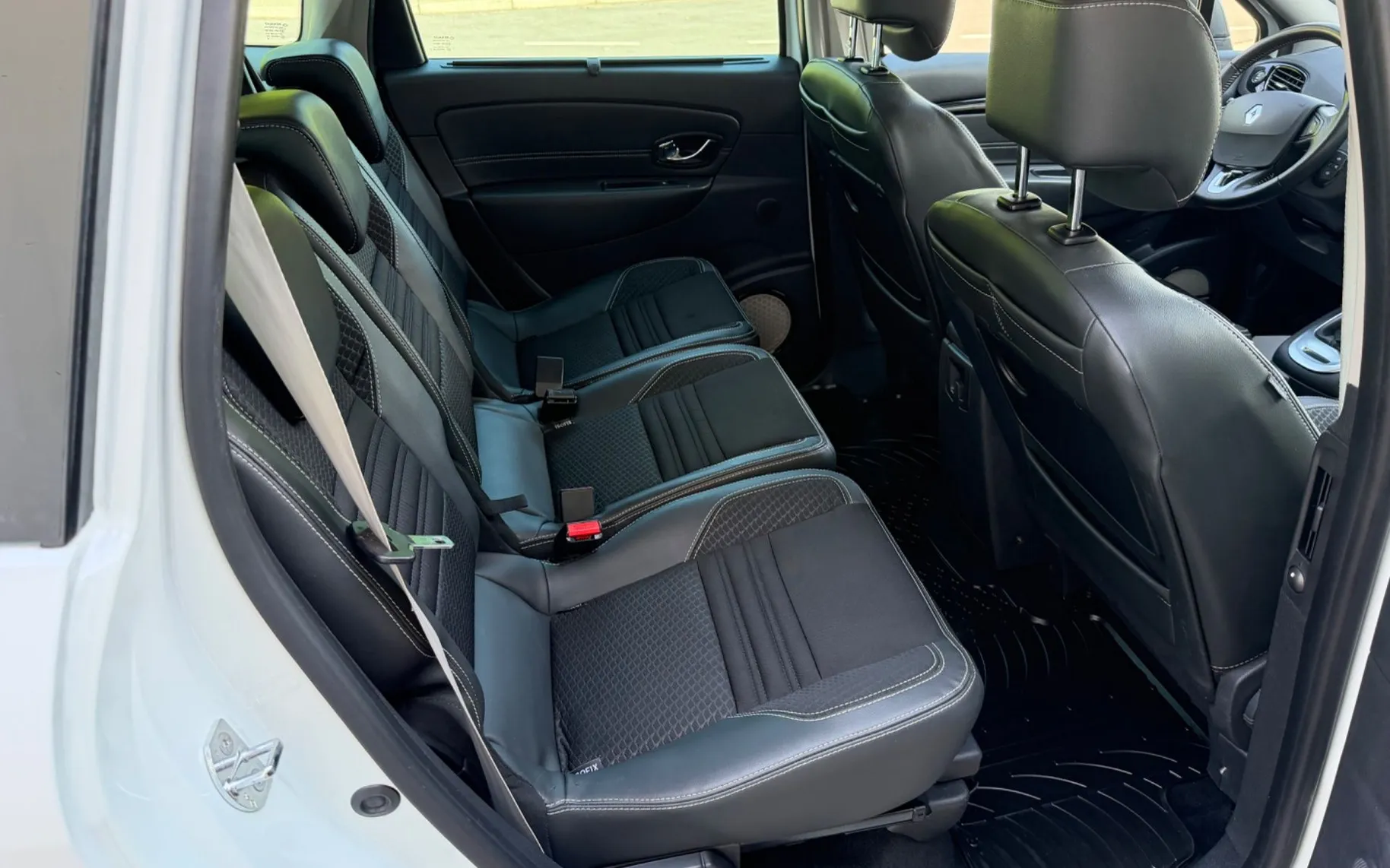 Zunanja slika - Renault Grand Scenic - Scénic 1.5dCi 110PS BOSE 7SEDEŽEV LED NAVI KAMERA ALU17 - 15