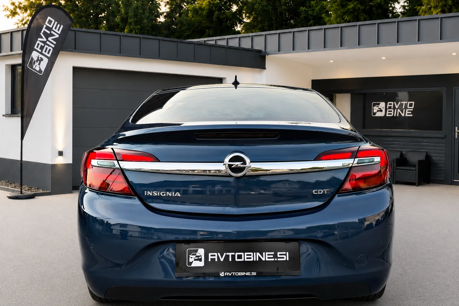 Notranja slika - Opel Insignia - 1.6 CDTI-LIMUZINA-BI-XENON-NAVI-18ALU... - 7