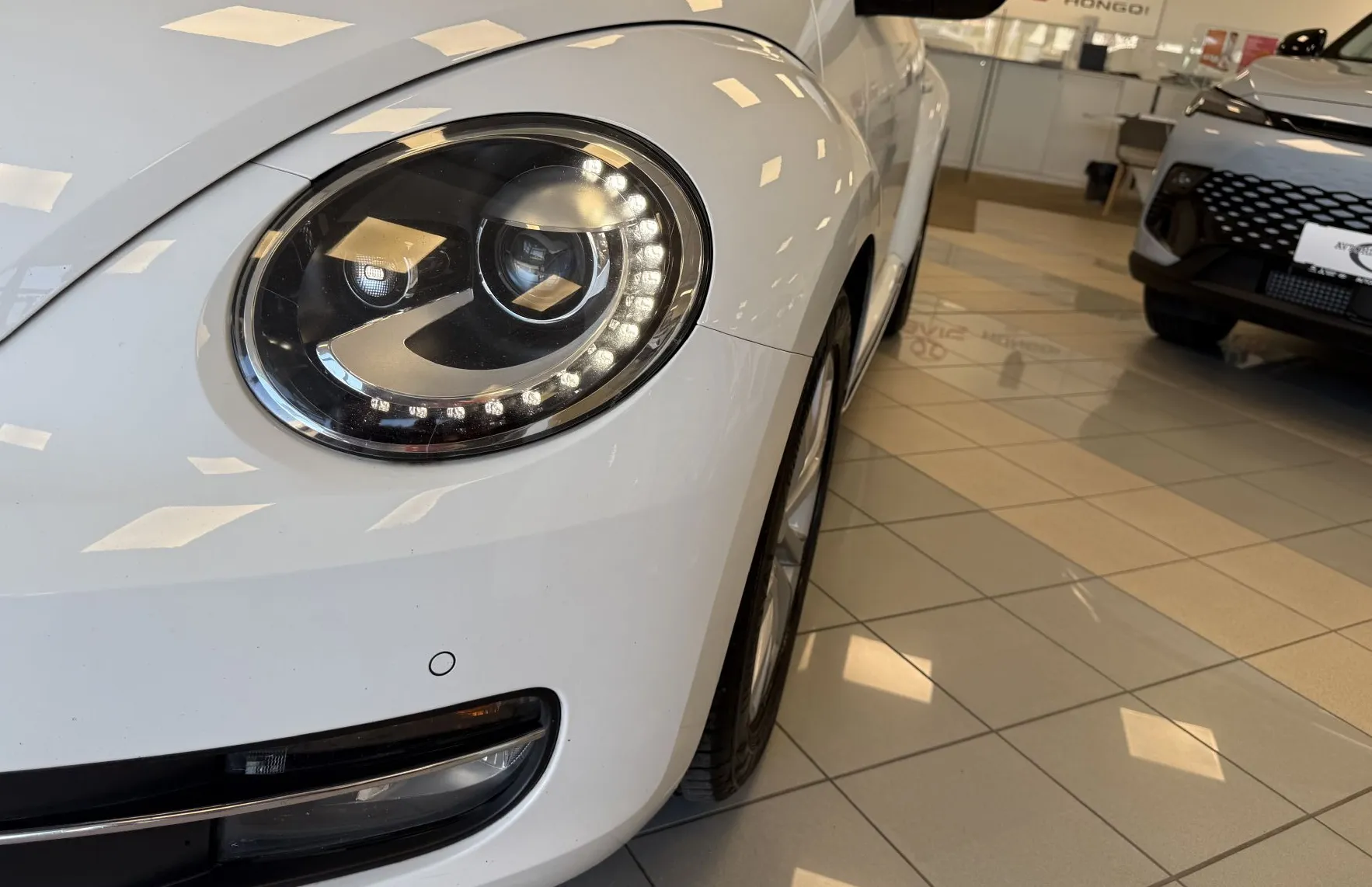 Zunanja slika - Volkswagen Beetle - 1.2 TSI BMT Design 77  105  - LED+XENON - PLATIŠČA - 4