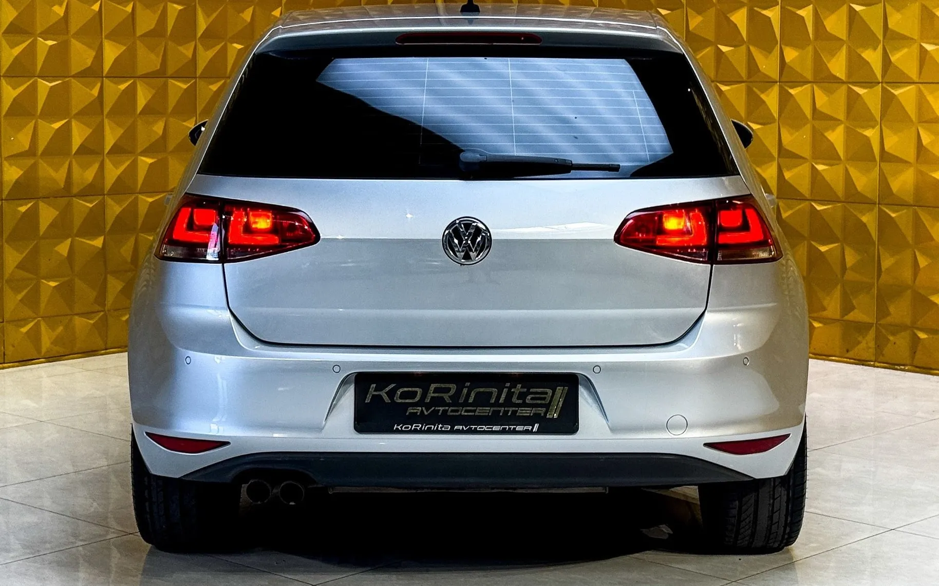 Notranja slika - Volkswagen Golf - 2.0 TDI  AUT. GRETJE-NAVI-BI XENON-F1-ALCANTARA - 10