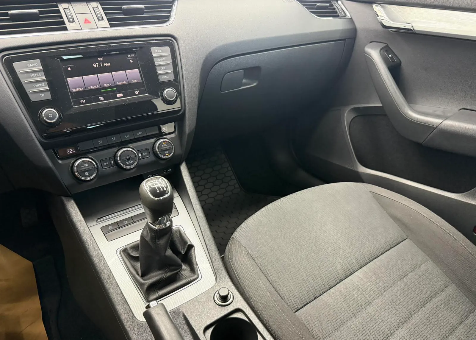 Zunanja slika - Škoda Octavia - Combi 2,0 TDI L&K - 5