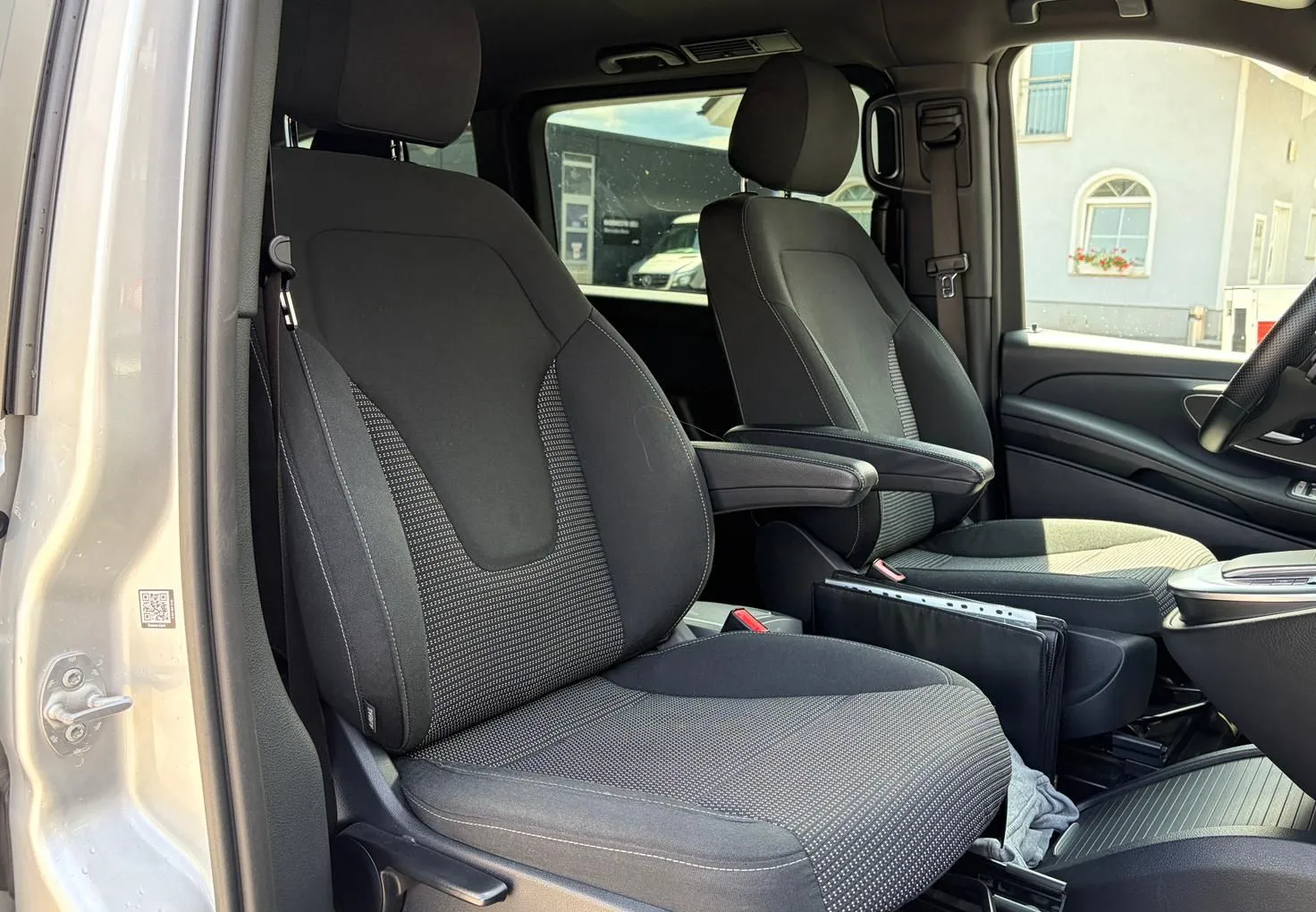 Zunanja slika - Mercedes-Benz V-Razred - V 220d AMG Line Avt. srednje dolgi - spalni paket - 9