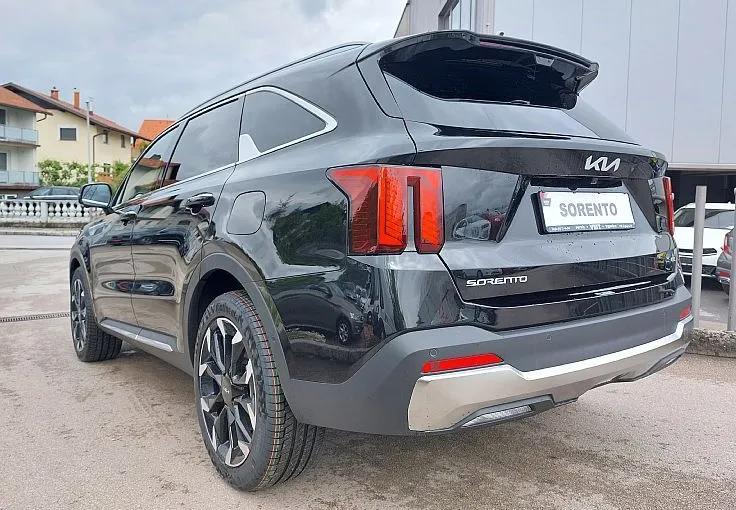 Zunanja slika - KIA Sorento - 2.2 TCi EX Launch Pano.AWD 7s 8DCT 142kW - 6