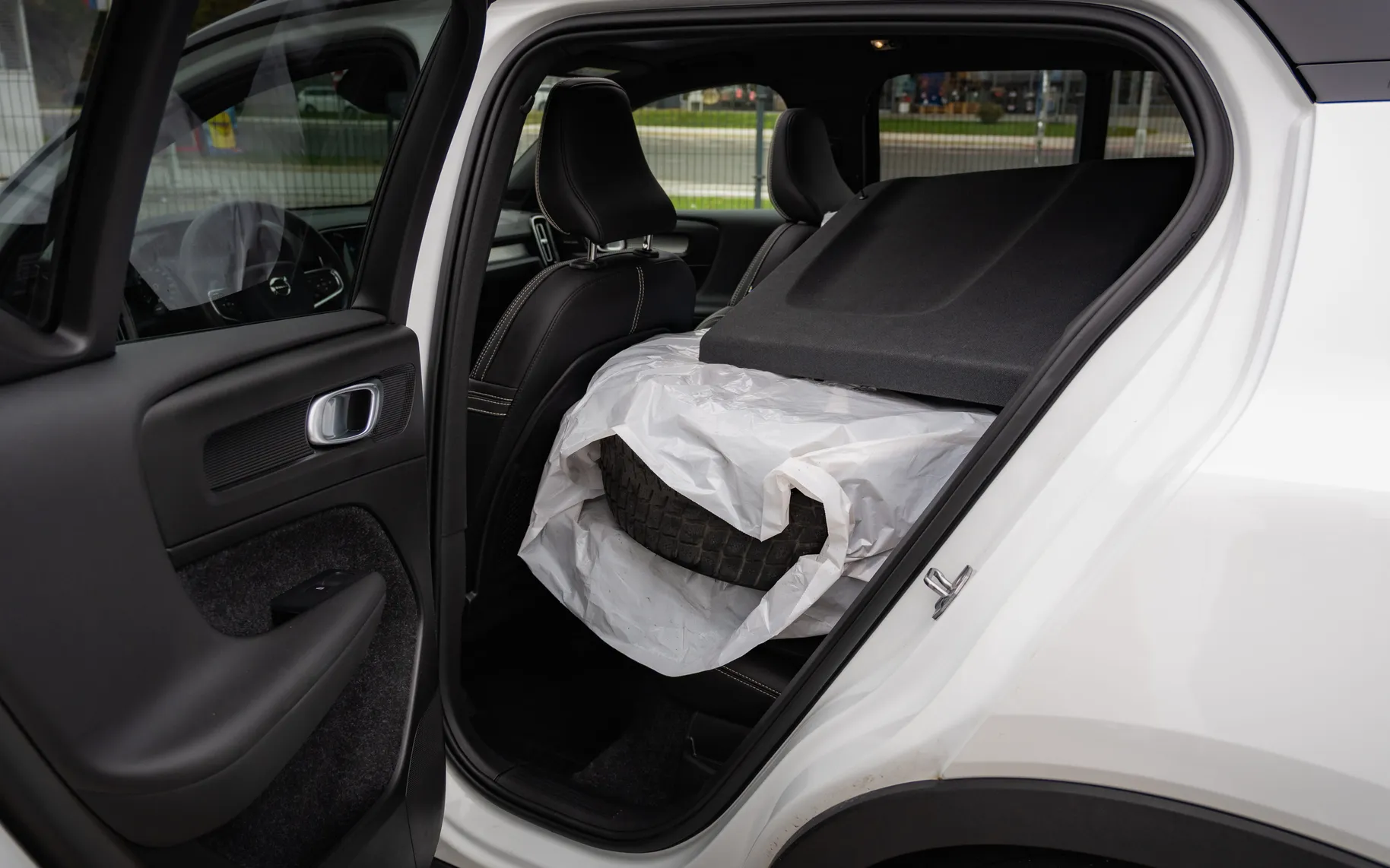 Notranja slika - Volvo XC40 - T4 AWD R-Design Avt. - 7