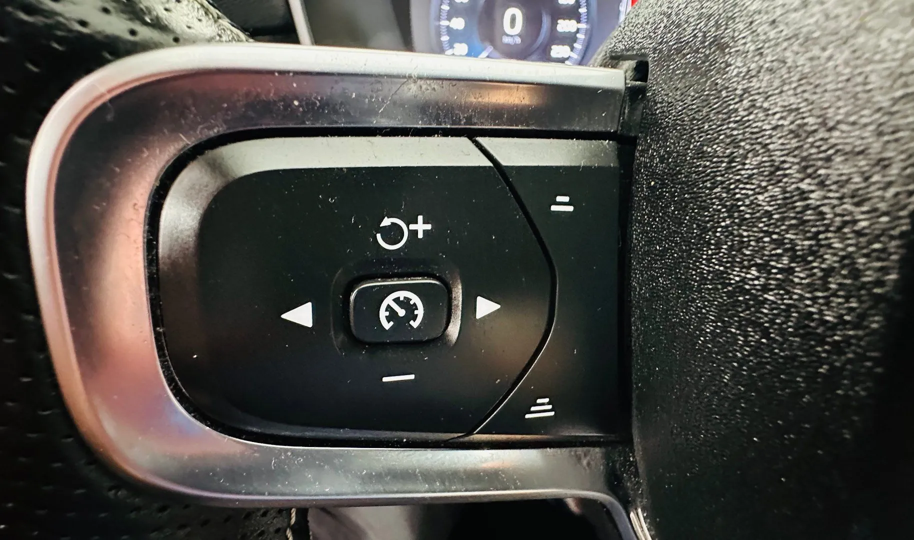 Zunanja slika - Volvo XC40 - T5 Recharge Twin Engine R-Design Avt.KAMERA.LED - 8