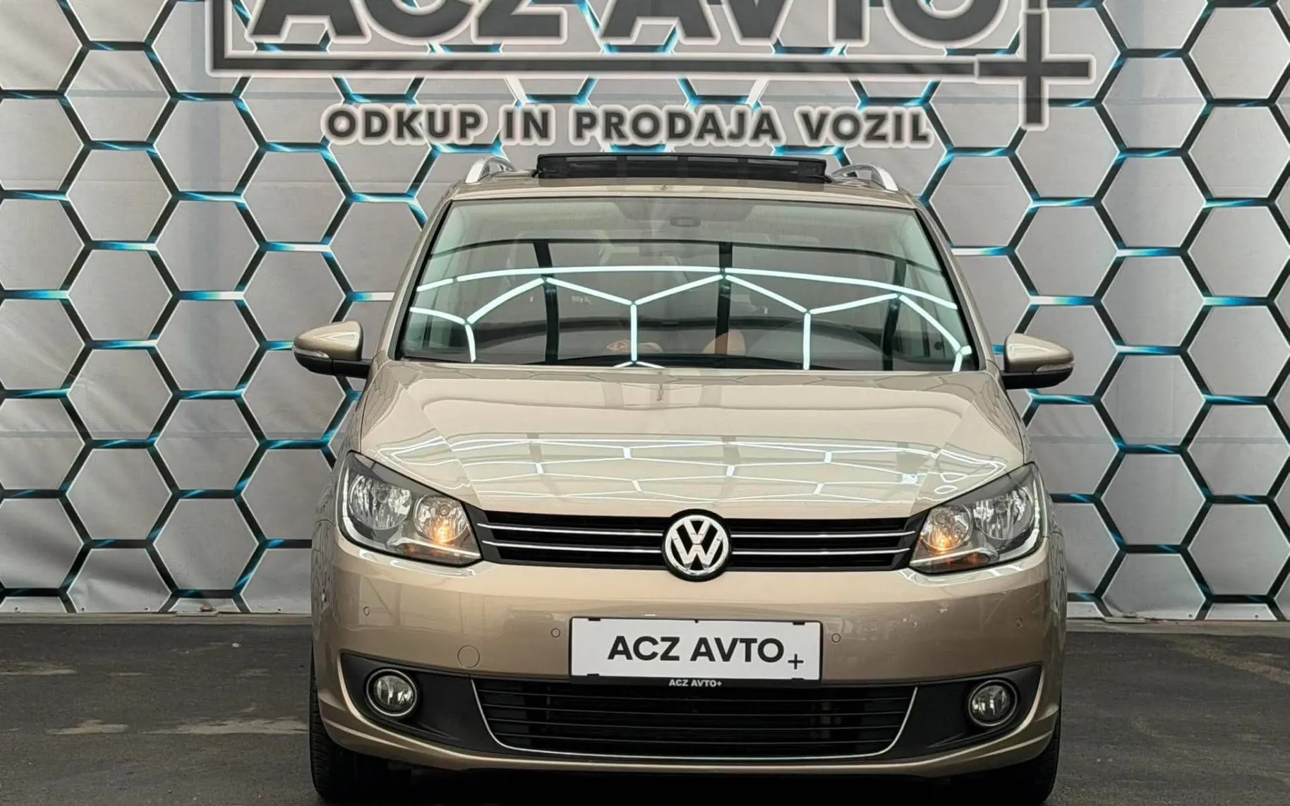 Zunanja slika - Volkswagen Touran - 2.0 TDI•PANORAMA•H LINE•NAVIGACIJA•KAMERA•KLJUKA• - 2