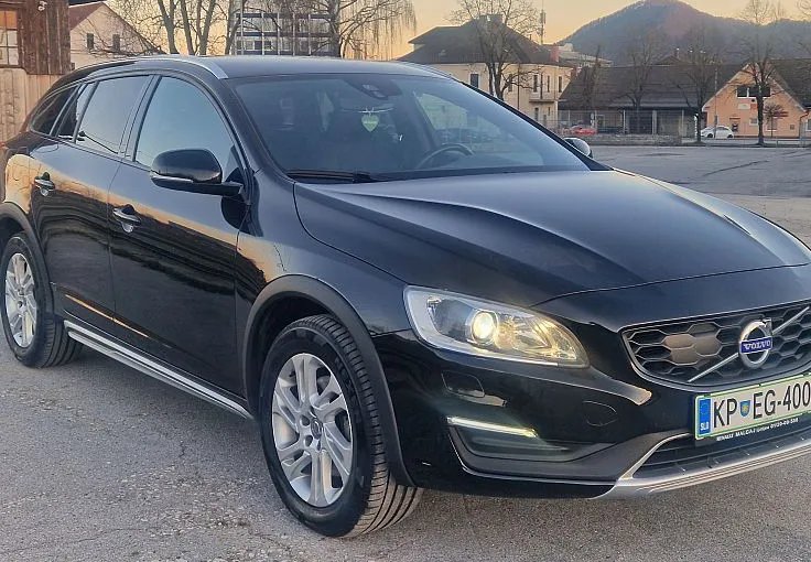 Zunanja slika - Volvo V60 Cross Country - D3 + MAX ZGODOVINA + BREZ POLOGA TUDI ZA TUJCE - 8