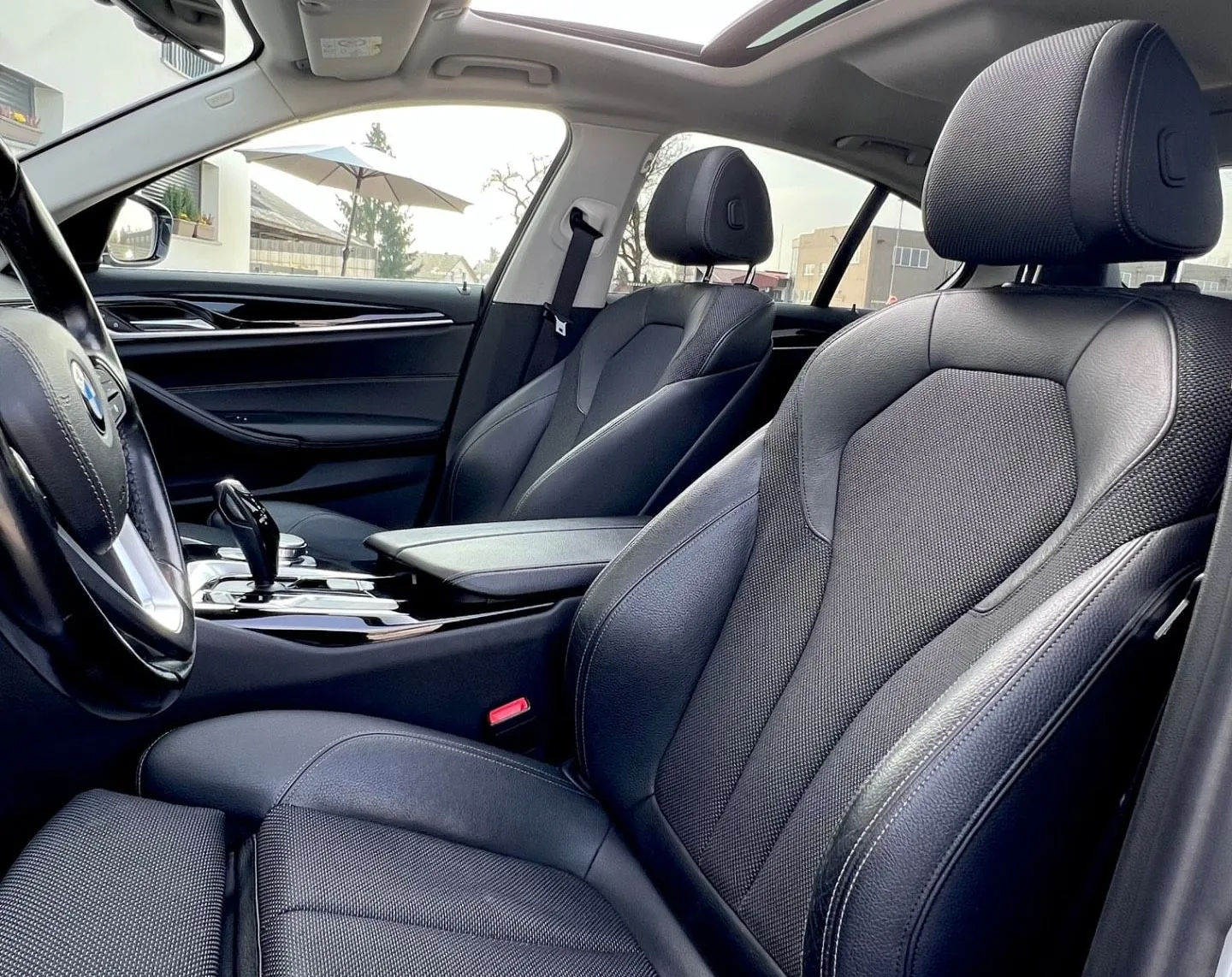 Notranja slika - BMW serija 5: - 520d xDrive+F1+SPORT+LED+VIRTUAL+NAVI+ALU... - 9