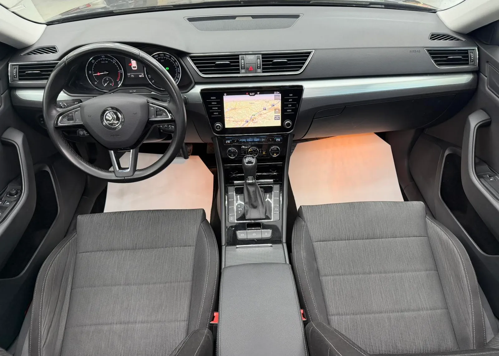 Zunanja slika - Škoda Superb - Combi 2,0 TDI L&K DSG - 4