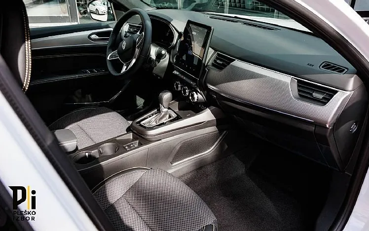 Zunanja slika - Renault Mégane Conquest - Megane Conquest 1.3 TCE 140 TECHNO EDC + ZIMSKE GUME + VINJETA - 10