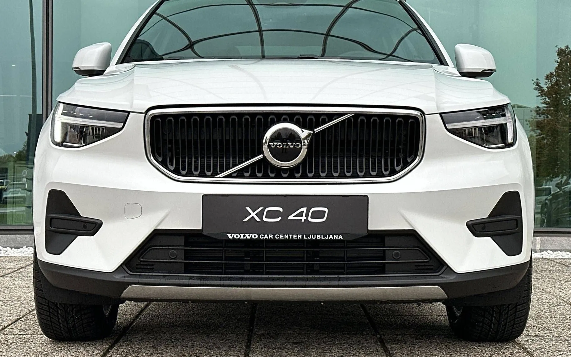 Zunanja slika - Volvo XC40 - B3 P Core AT DCT - 2
