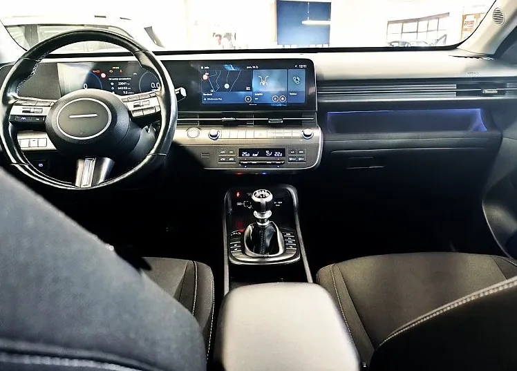 Zunanja slika - Hyundai Kona - T-GDI 100 PREMIUM-VLE. KLJ-REZ.KOLO-AMBIENT-VIDEO - 7