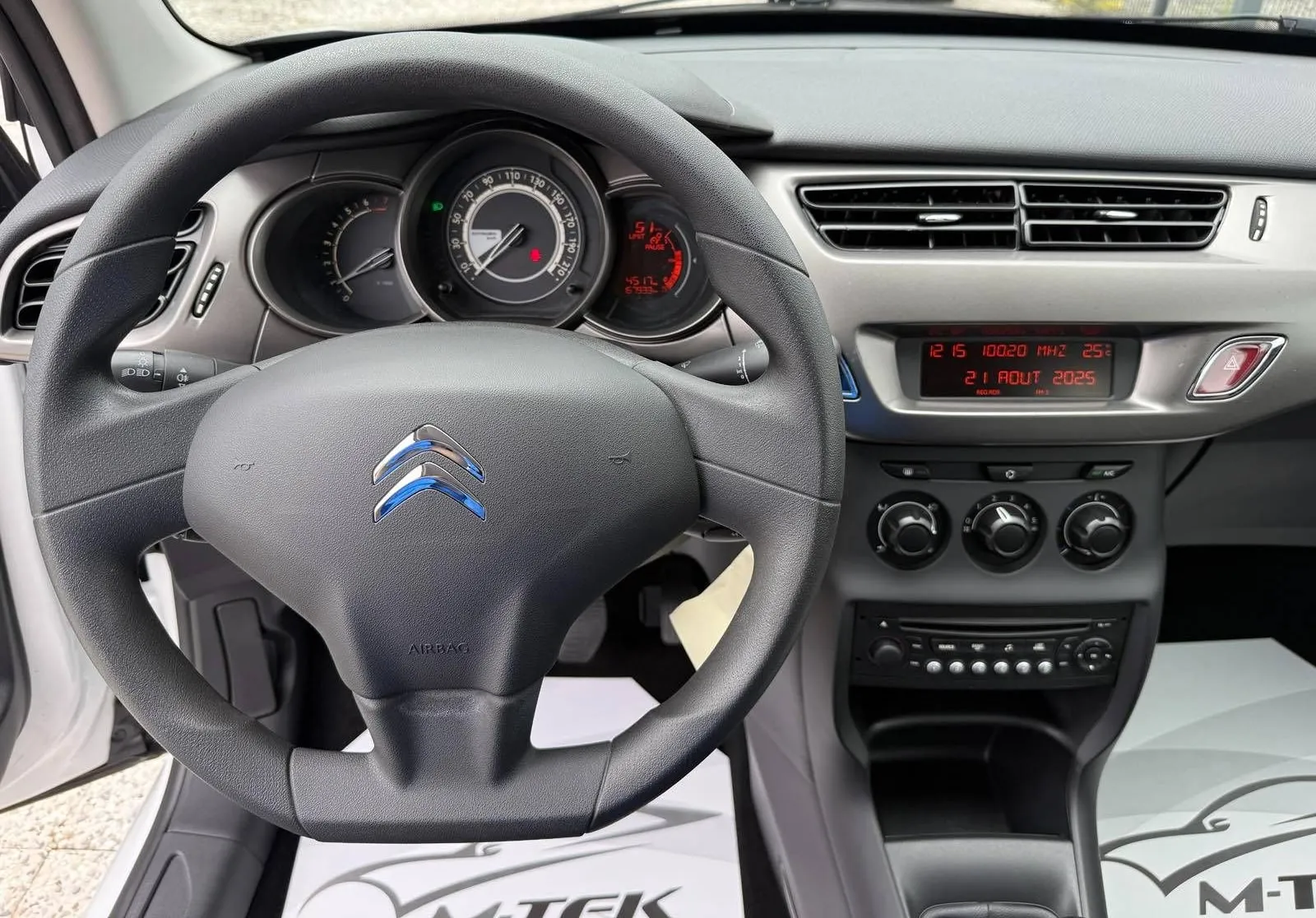 Notranja slika - Citroën C3 - Attraction PureTech 82 BVM... - 11