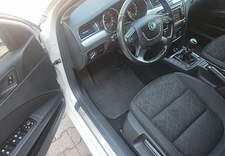 Zunanja slika - Škoda Superb - Combi 2.0 TDI 140ks °2-LASTNIK°  °TEMPOMAT° °PDC° - 8