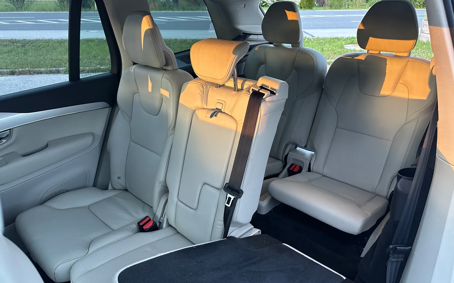 Notranja slika - Volvo XC90 - D4 Momentum Geartronic - 12