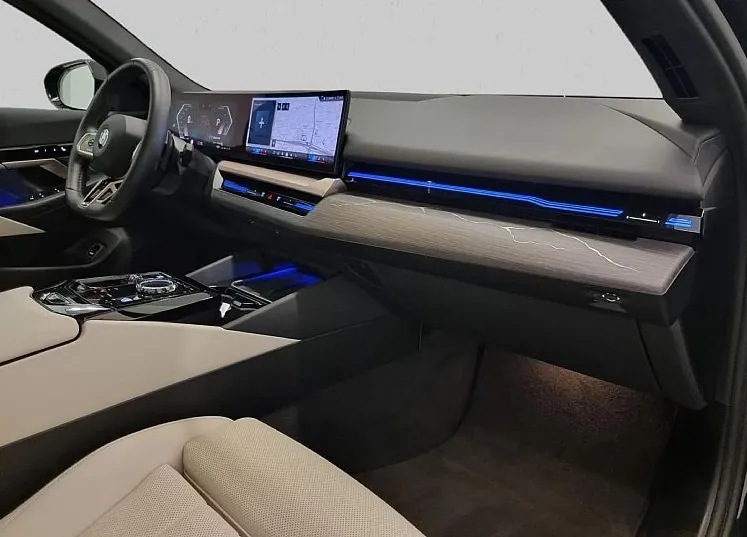 Zunanja slika - BMW Serija 5 - Touring: 540d xDrive MSport Pro HUD - ACC - Pano - 10