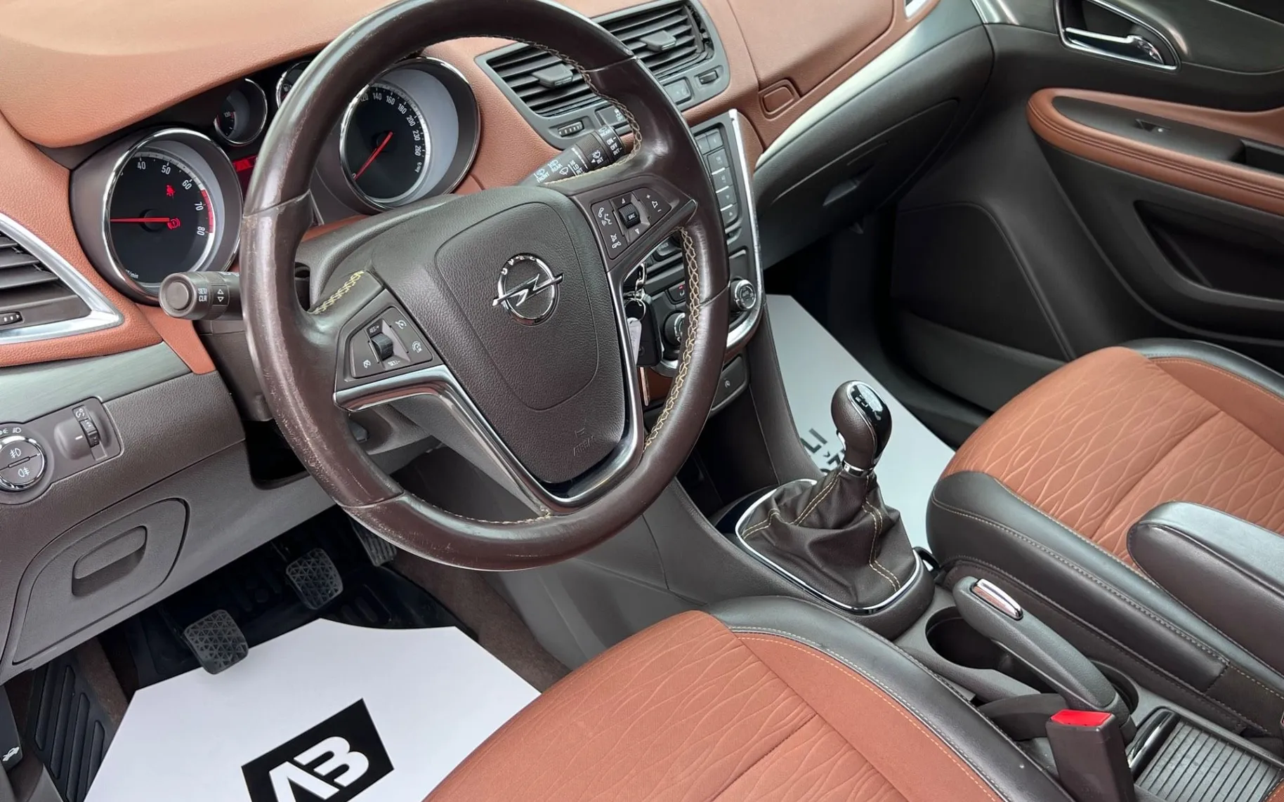 Notranja slika - Opel Mokka - 1.4 Turbo+XENON+NAVI+R.KAMRA - 10