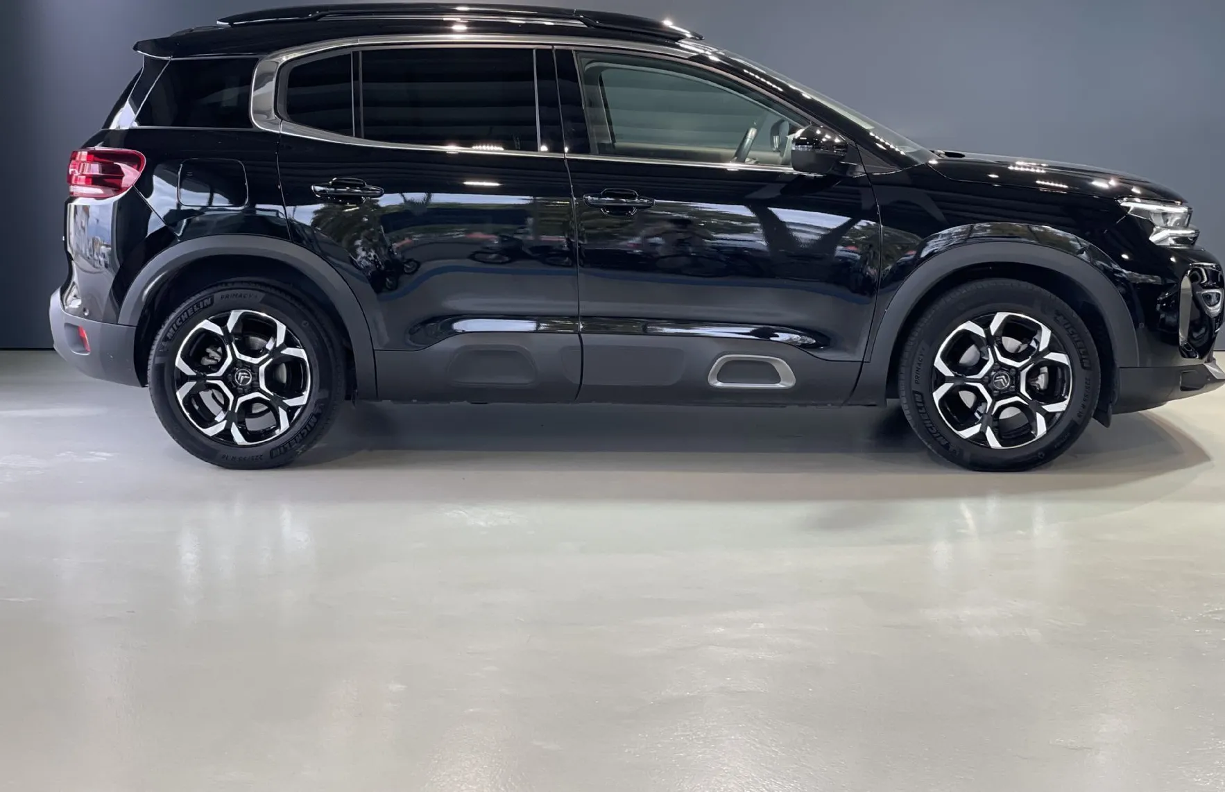 Zunanja slika - Citroën C5 Aircross - 1.LASTNIK-KEYLESS-NAVIGACIJA-360KAMERA-RADAR-LED - 4