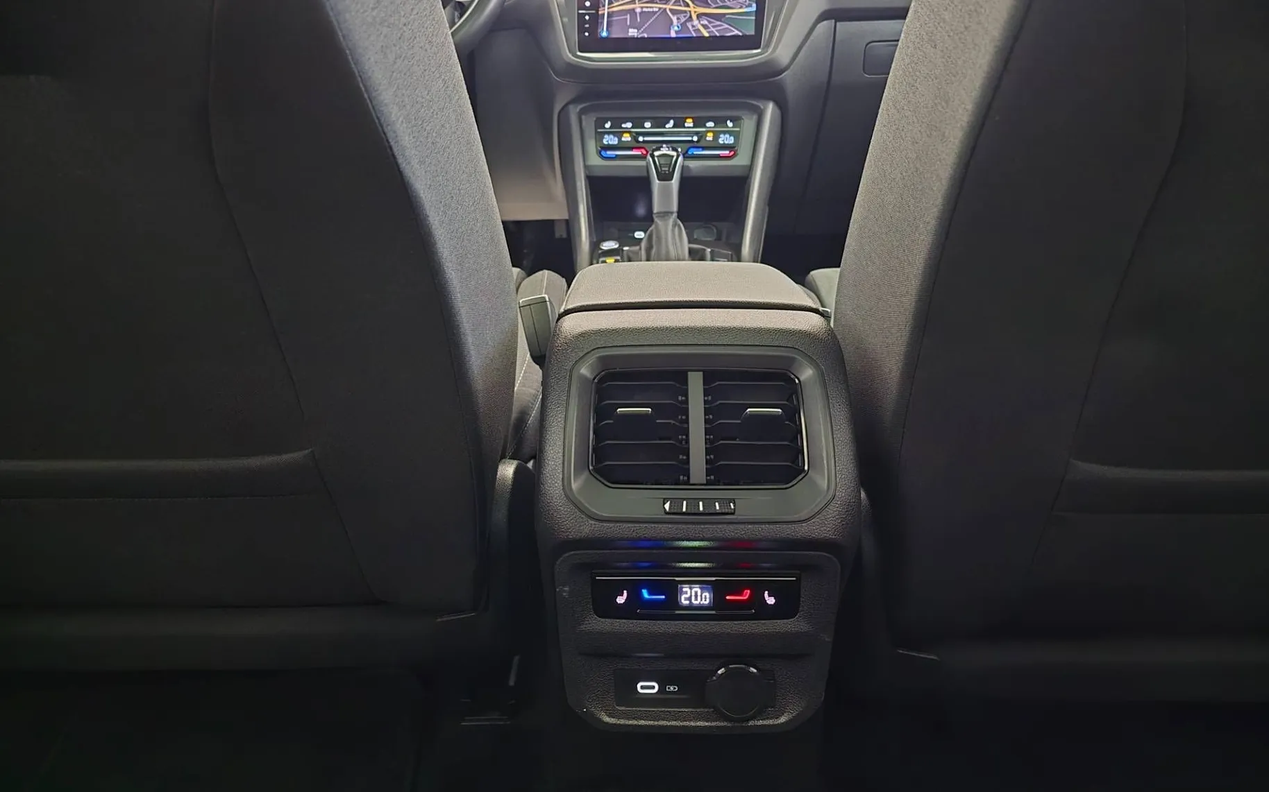 Notranja slika - Volkswagen Tiguan Allspace - 4motion 2.0 TDI Elegance DSG - Matrix.pano.kamera - 16
