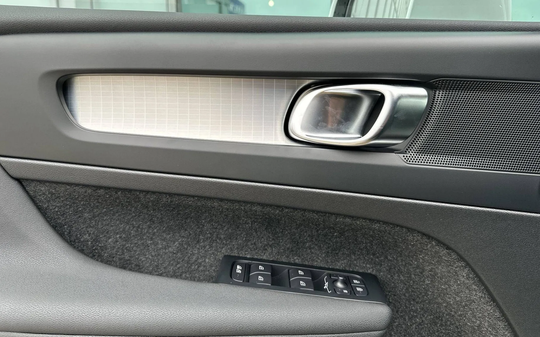 Notranja slika - Volvo XC40 - B3 P Core AT DCT - 13