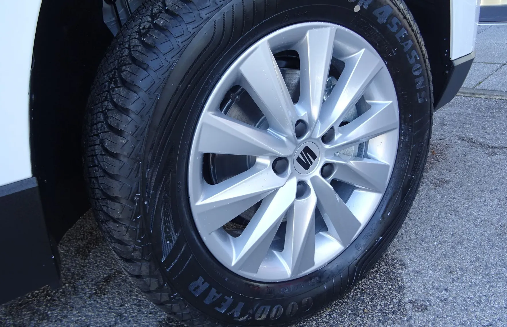 Zunanja slika - Seat Ateca - 1.0 TSI  HOLA 116KM - CELOETNE PNEVMATIKE - - 7
