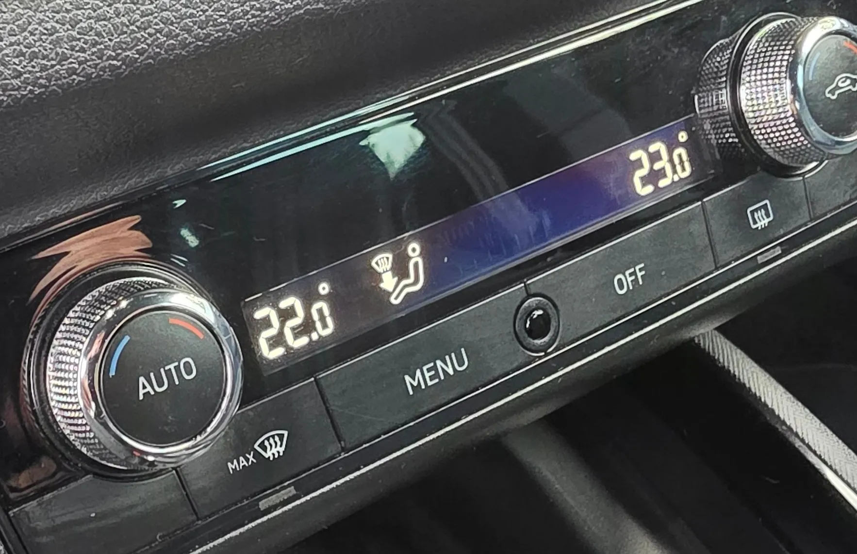 Zunanja slika - Škoda Scala - 1.0 TSI SPORT LED-KAMERA-ALU PLATIŠČA-1.LASTNIK - 17