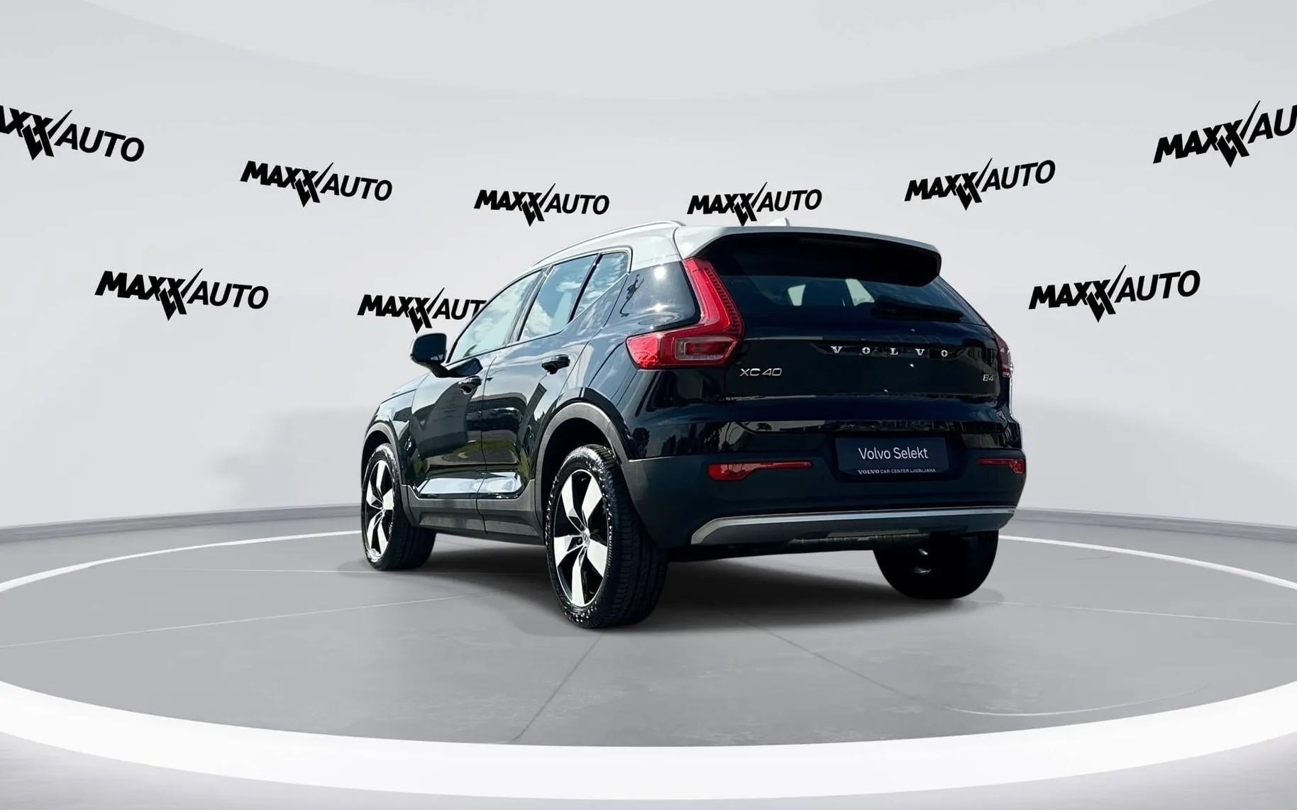 Notranja slika - Volvo XC40 - B4 P AWD Momentum Pro Avt. - 7