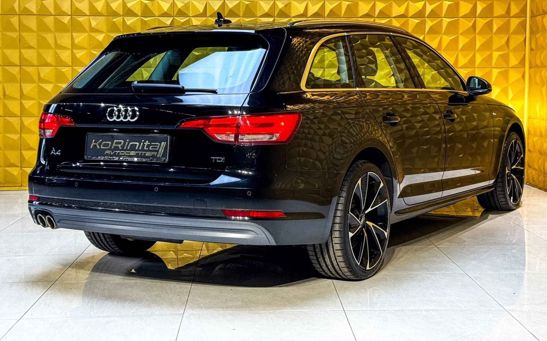 Notranja slika - Audi A4 Avant - 2.0 TDI AUT. S Line-HLAJENJE-RADAR TEMP.-NAVI - 11