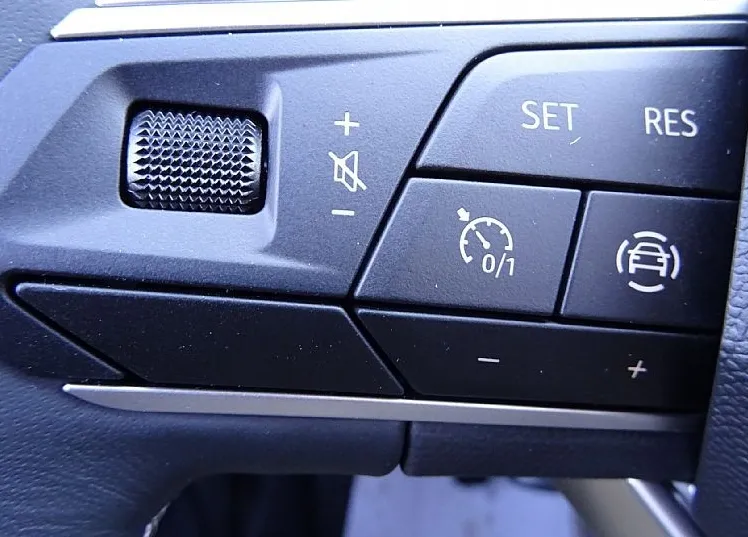 Zunanja slika - Seat Ateca - 1.0 TSI  HOLA 116KM - CELOETNE PNEVMATIKE - - 17