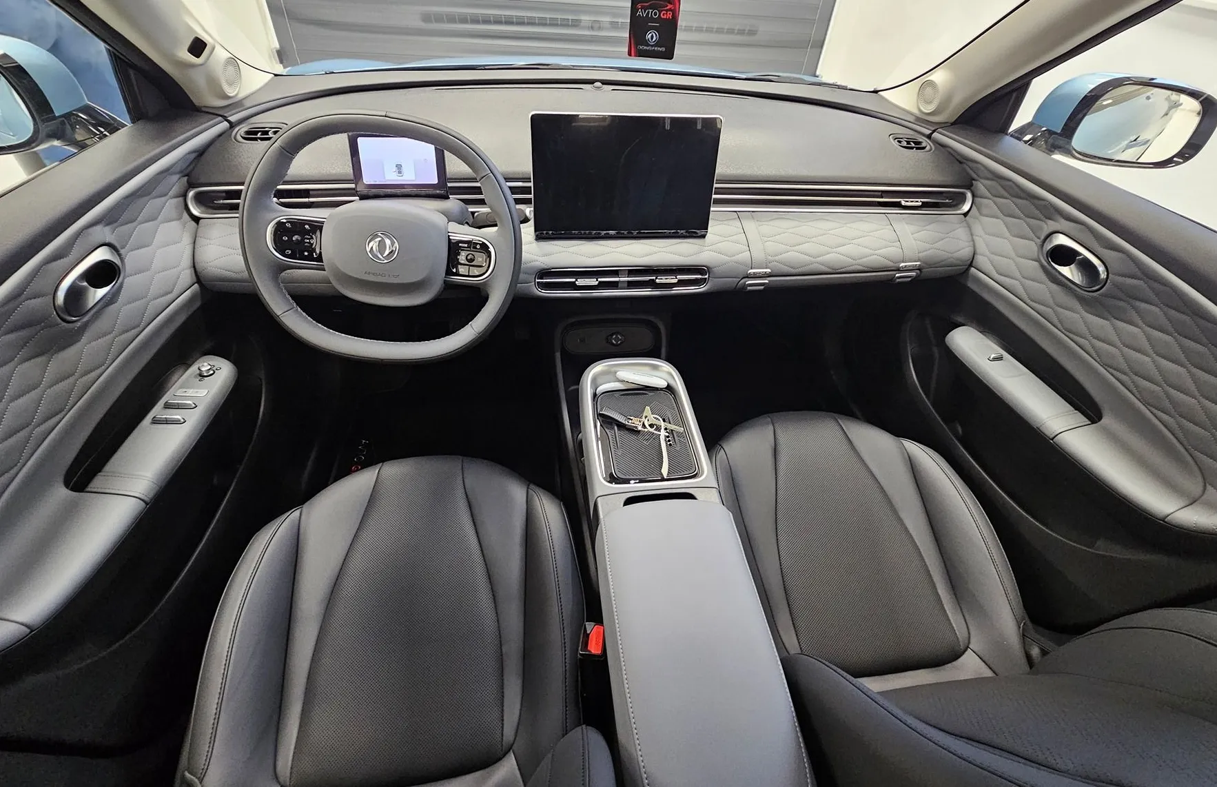 Zunanja slika - Dongfeng Box - 42.3 kWh 70 kW- Gray Black Interior - 3