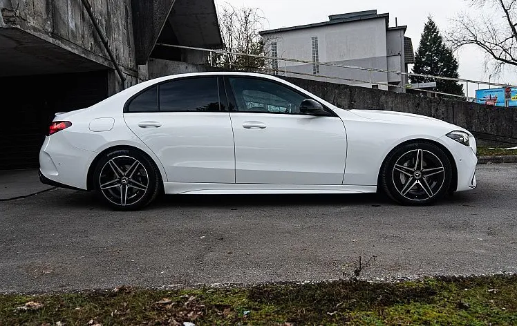Zunanja slika - Mercedes-Benz C-Razred - C 300d - AMG line - Pano - LED - 360 kamera - 4
