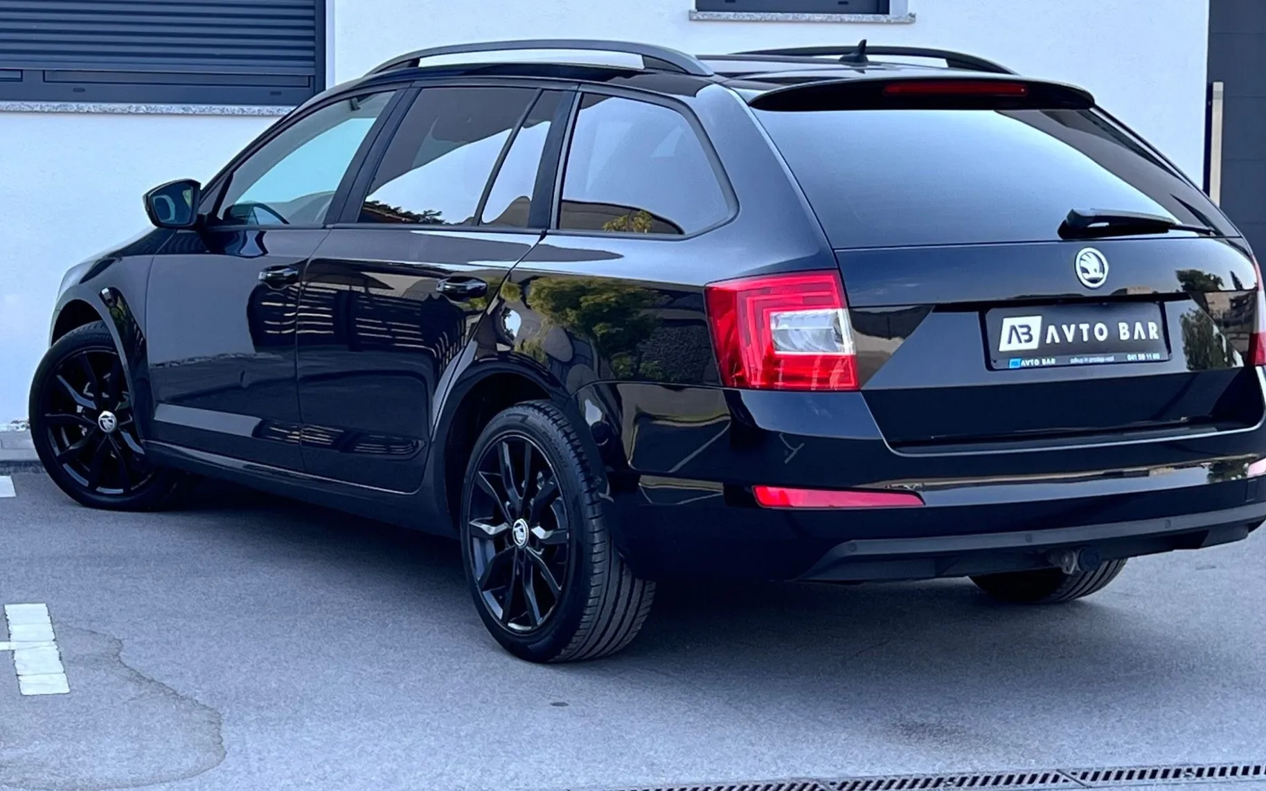 Notranja slika - Škoda Octavia - 1.6 TDI+ALU+NAVI+DSG+KLJUKA - 9