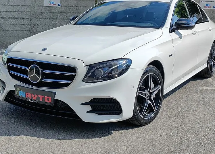 Zunanja slika - Mercedes-Benz E-Razred - LIMO-300-de-2X-AMG-LINE-WIDESCREN-360-KAM-LED-ACC- - 5
