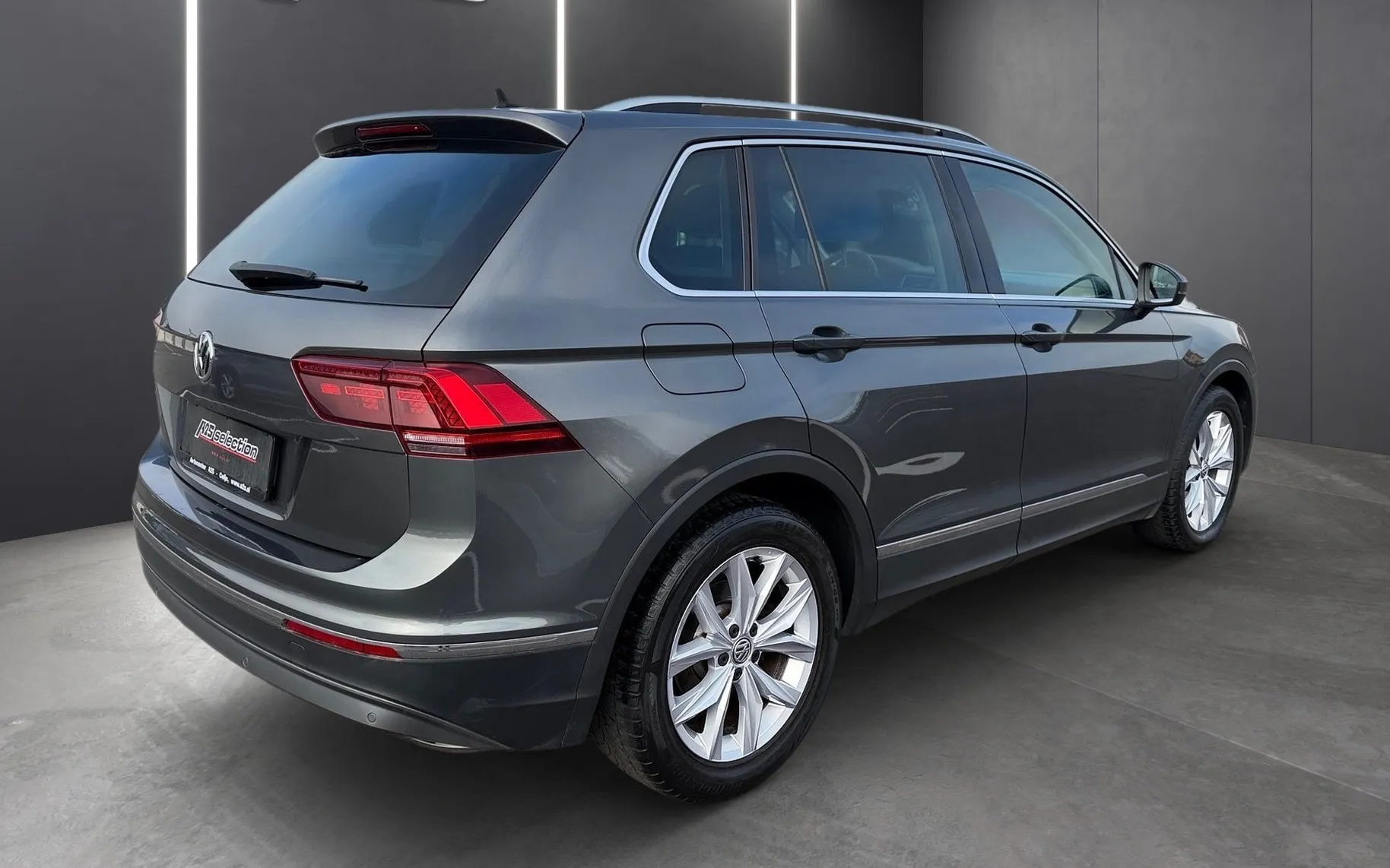 Zunanja slika - Volkswagen Tiguan - 2.0 TDI BMT Highline-SLO-1.lastnik-LED High-ACC... - 3