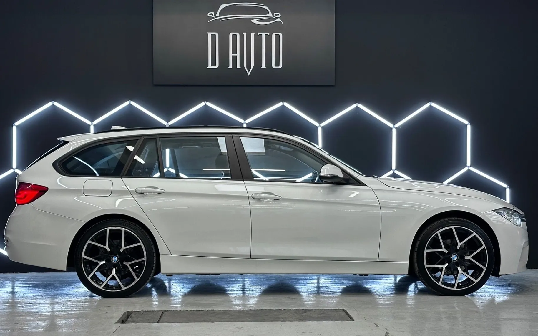 Zunanja slika - BMW serija 3 Touring: - serija 3  318d AT+NAVI+LED+SAMO 122000km ... - 5