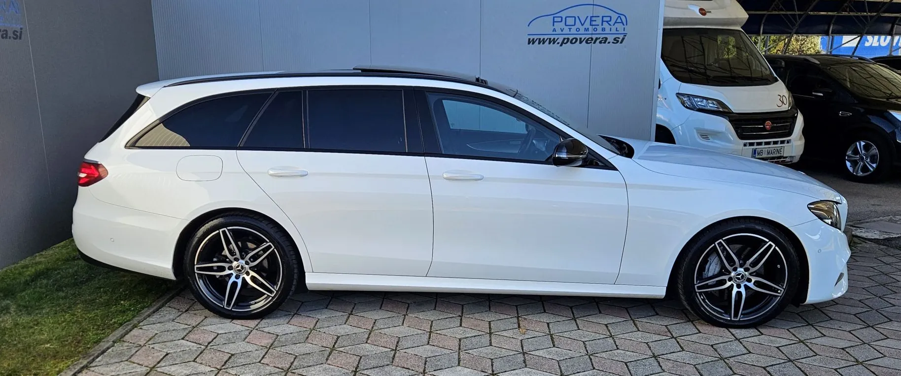 Zunanja slika - Mercedes-Benz E-Razred - E 220 d AMG line+ACC+PANO+MULTIBEAM+USNJE+PRIKLOP+ - 4