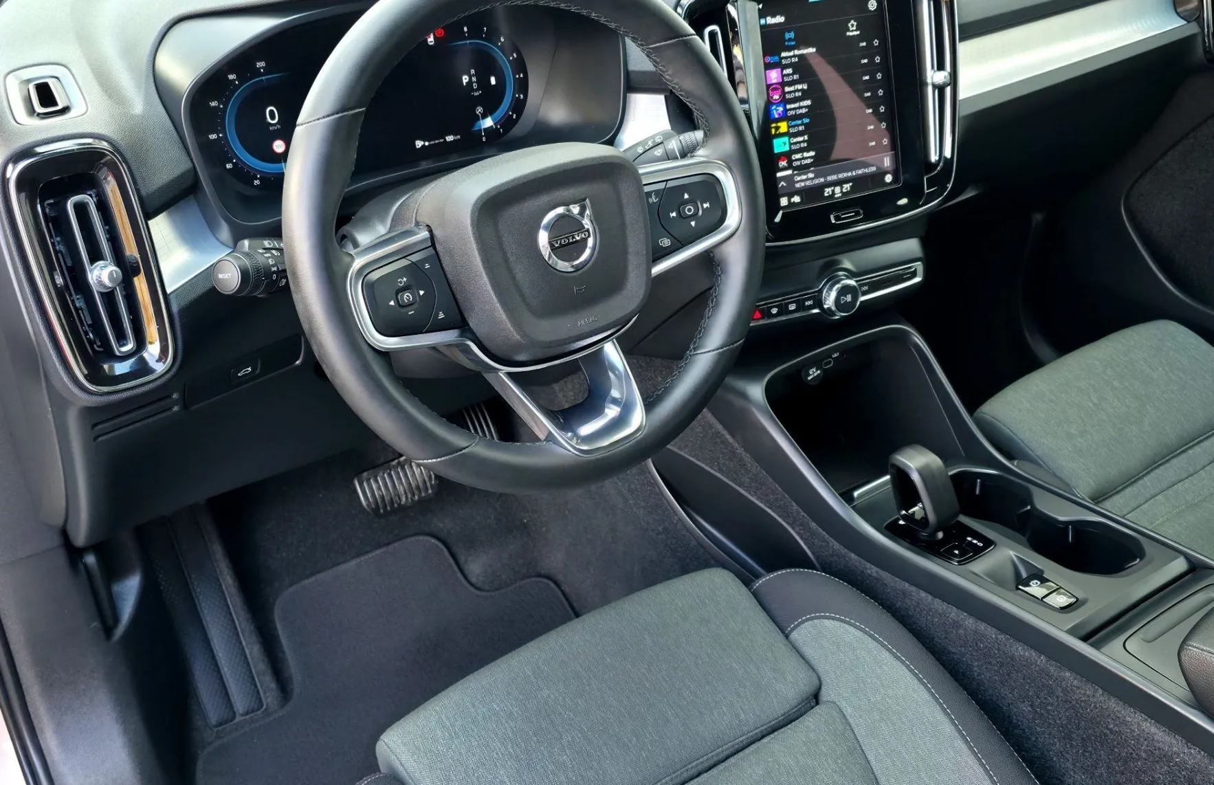 Zunanja slika - Volvo XC40 - B3P Core AT FULLED•TEMP•LANE•VIRTUAL•KEYLESS•17C• - 5