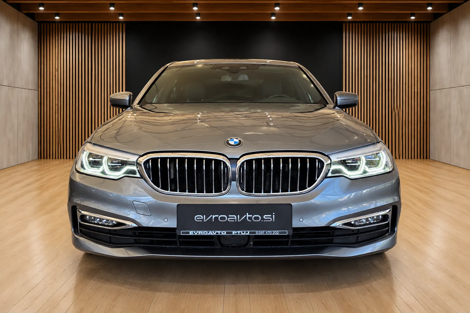 Zunanja slika - BMW serija 5 Touring: - 520d Touring Avt.Luxury Line  Head-Up display - 2