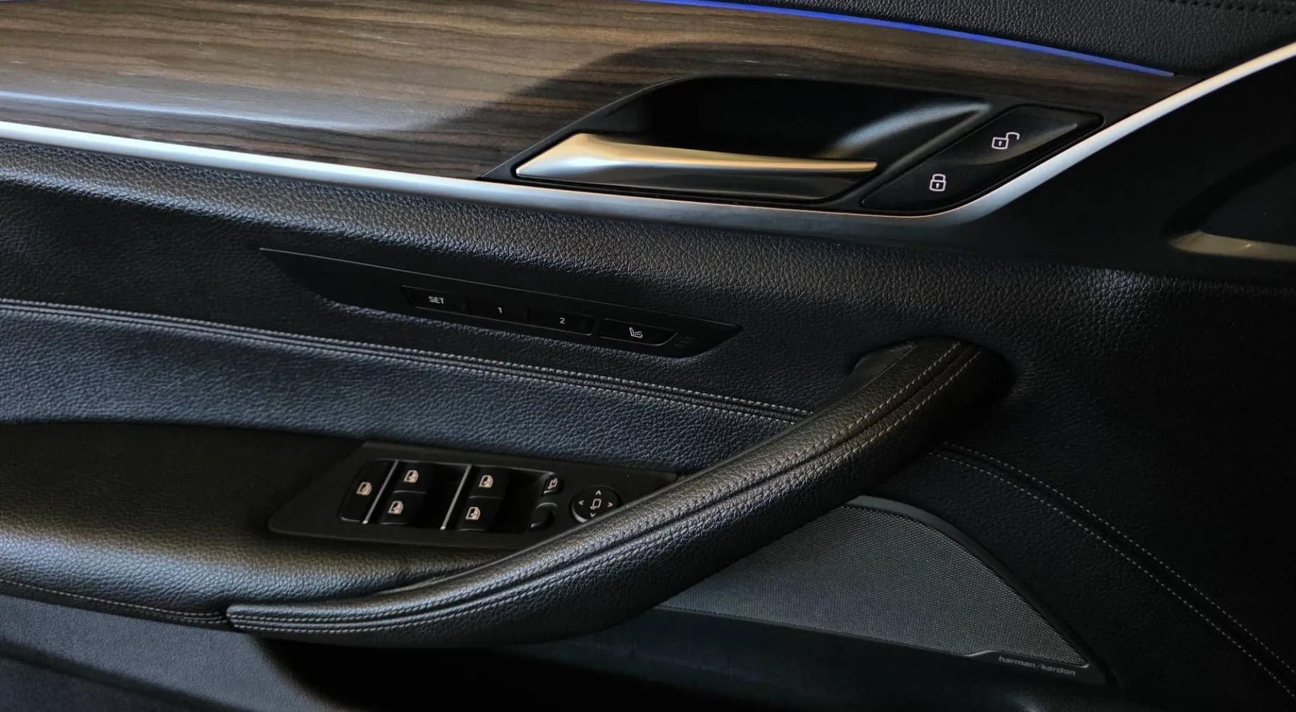 Notranja slika - BMW serija 5 Touring: - 520d Touring Avt.Luxury Line  Head-Up display - 17