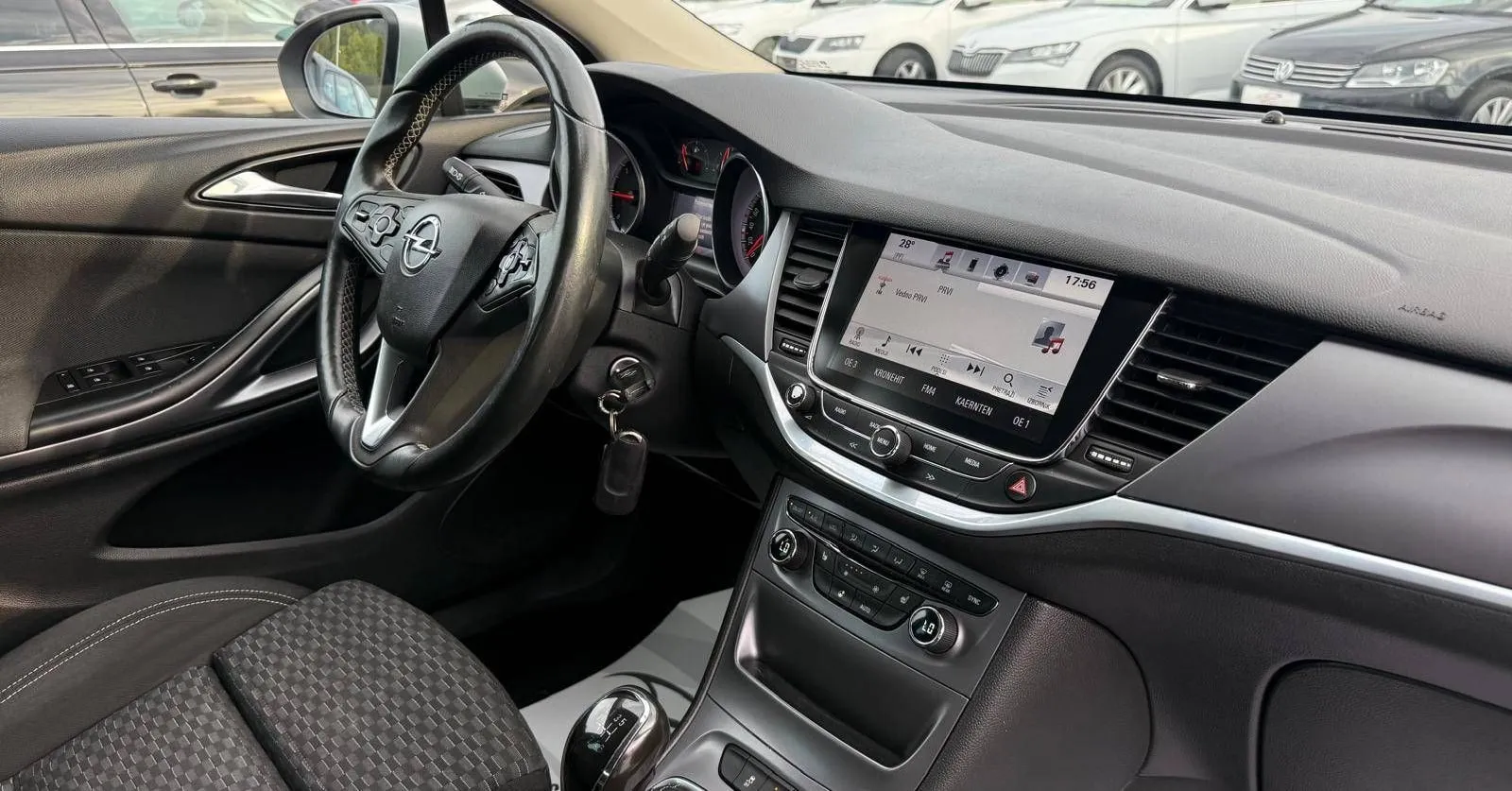 Notranja slika - Opel Astra - Sports Tourer 1.6 CDTI Enjoy SAMO 107.000 KM - 11