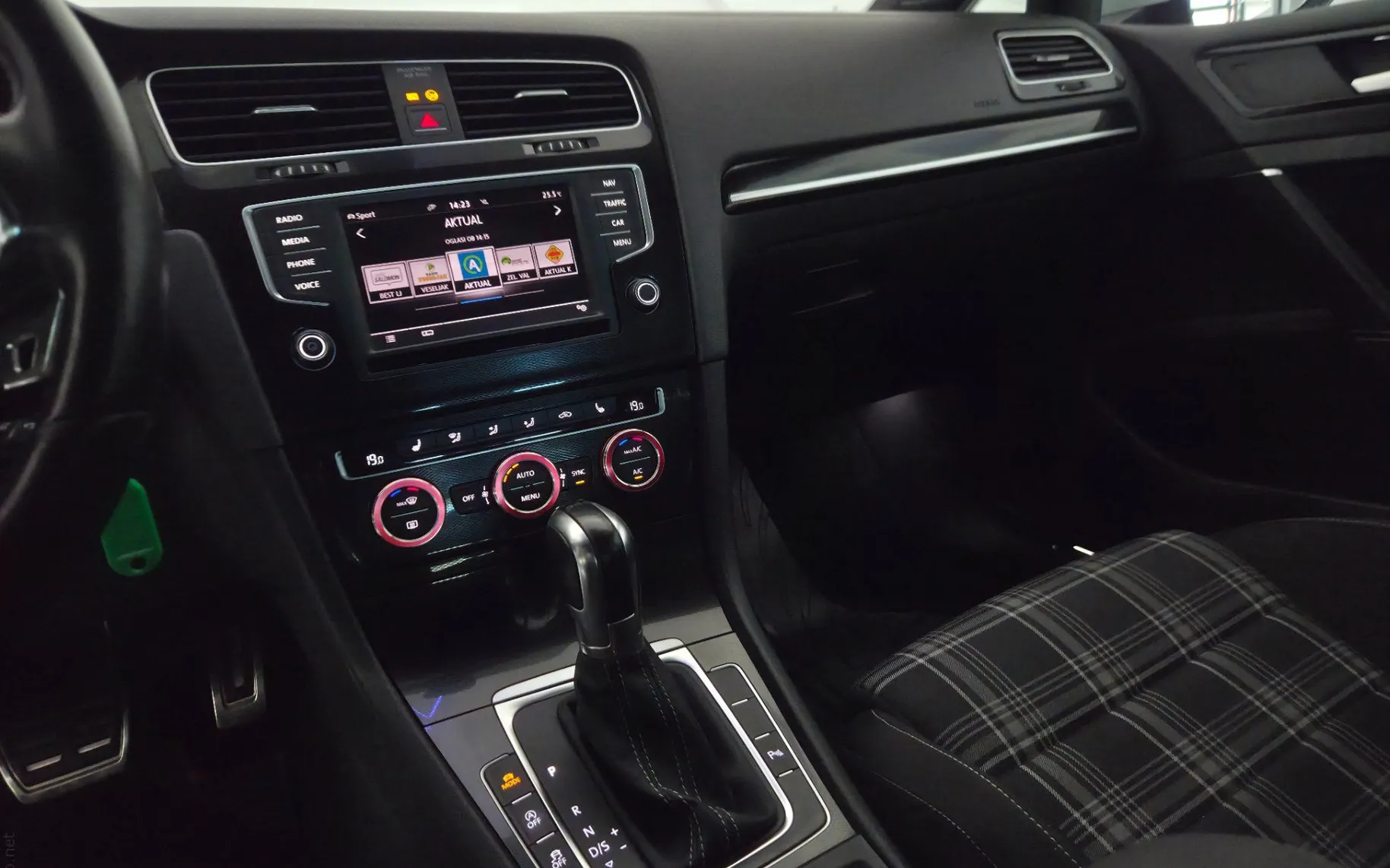 Notranja slika - VW Golf - Variant 2,0 GTD BMT DSG - 18