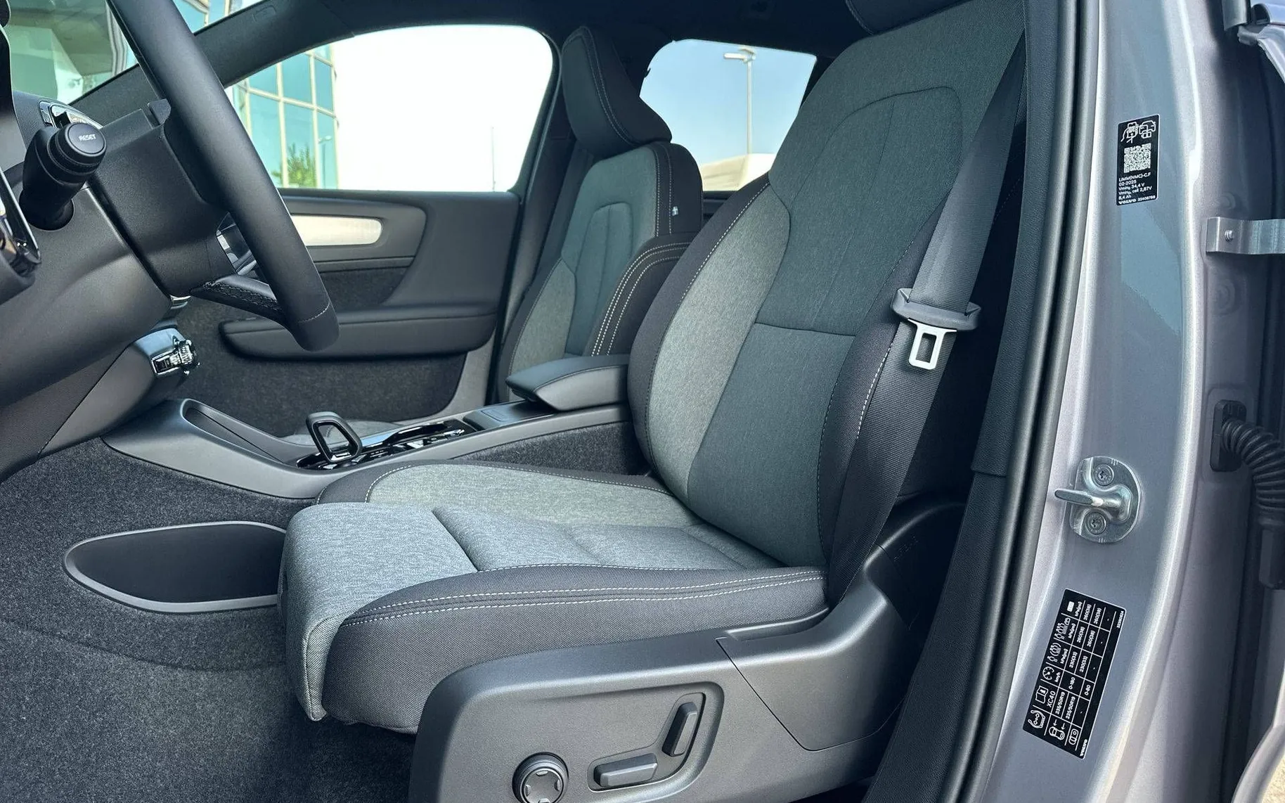 Notranja slika - Volvo XC40 - B3 P Plus Dark AT DCT - 10